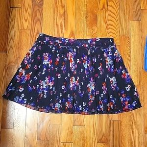 NWOT Pleated floral mini skirt